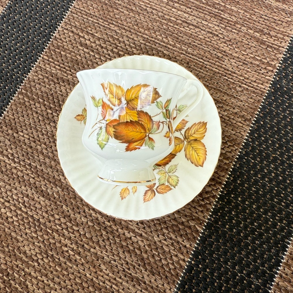 Vintage Paragon Fine Bone China Teacup and Saucer Set - Picture 2 of 6